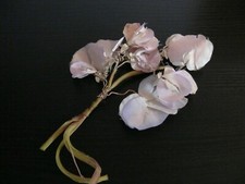 1 bouquet composé de fleurs