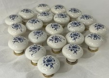 Lot 21 boutons porcelaine