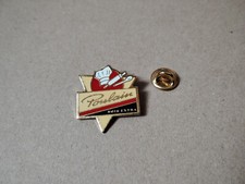 pin's alimentation / chocolat Poulain noir extra (base dorée) hauteur: 2,9 cm