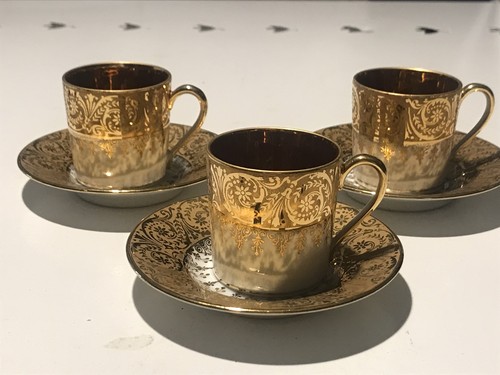 Anciennes tasses café - À,