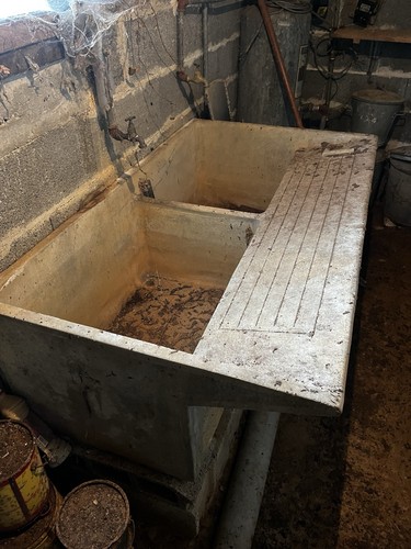 Lavoir ciment - en,