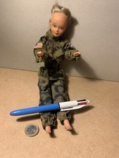 BARBIE  BELLA  EN TREILLIS UNIFORME MILITAIRE RARE