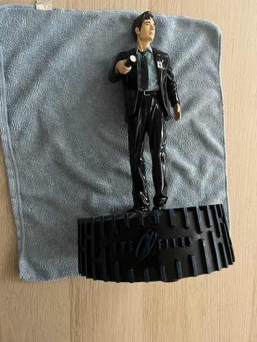 The files statue fox - x-files, mulder
