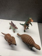 Lot 4 figurines plastic