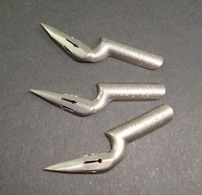 LOT N°12    3  PLUMES coudées     PEN CALLIGRAPHIE CALLIGRAPHY PENNA