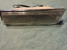 Clignotant blanc coté Gauche (bord chromé)Peugeot 304 -Seima 432