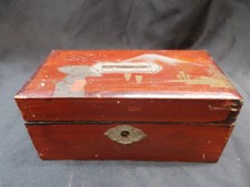 Ancienne Tirelire en Bois – Années 1920 nouvelles galerie vendu dans son jus