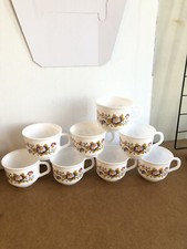 Lot de huit tasses à café