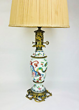 Lampe En Porcelaine De Chine Et Bronze Doré, Dragon Et Scène Guerrière