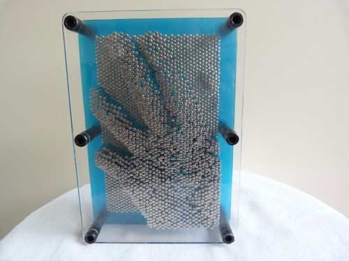 Sculpture clous plexiglas - 3d, clous/plexiglas