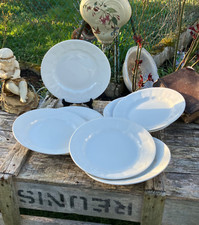 7 Assiettes à relief - St