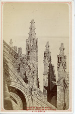 France, Le Mont-Saint-Michel, l'abbaye, les pinacles et l'escalier de 