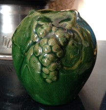 Petit Vase au Raisin Céramique Emaillé Verte Modéle Montieres