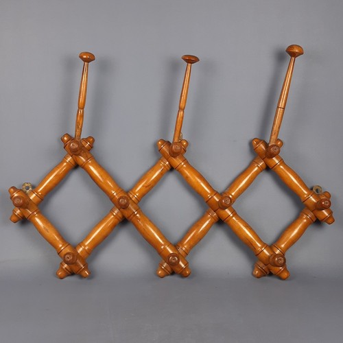 Porte manteau pliable - porte-manteau, mur