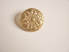 ancien bouton 19eme laiton ajouré fleur de lys 22mm Antique victorian button