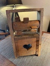 Curiosité ancienne crécelle d'église instrument en bois