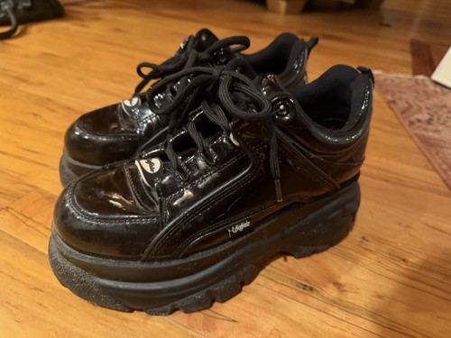 Buffalo black patent leather - black,