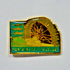 Pin's FONTAINE DE VAUCLUSE 84 VAUCLUSE