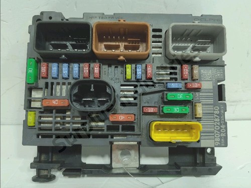 Boite fusibles moteur - boite,