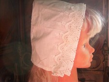 Bonnet coiffe en tissus  broderie anglaise