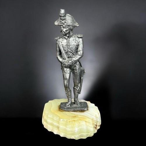 Figurine étain art - , ciselé