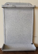 Ancien égouttoir mural en tôle émaillée gris chiné