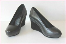 PATAUGAS black leather wedge