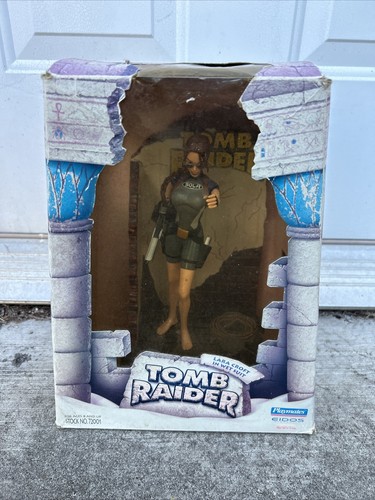Tomb raider lara croft - tomb,