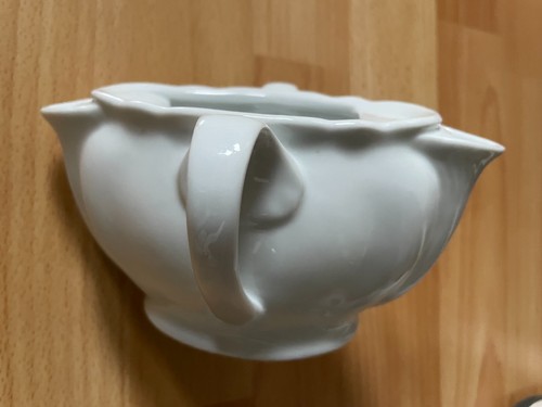 Ancienne saucière blanche