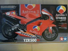 Maquette Moto 1/12 TAMIYA Ref 14091 Yamaha YZR500 '02 Antena 3