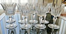 lot de huit verres à vin