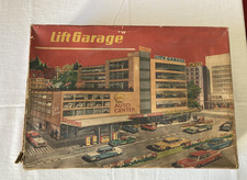 JOUET EN TOLE LIFT GARAGE