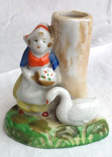 Figurine jeune fille oie - jeune, a
