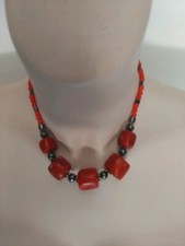 Élégance Minérale – Collier en Corail et Hématite artisanal et 100% naturel