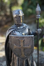 816.279  SOLDAT  FIGURINE MEDIEVAL  TEMPLIER LANCE  CHEVALIER  MOYEN AGE 18CM