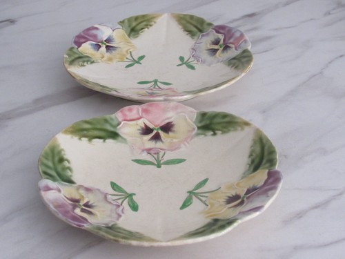 Deux assiettes anciennes - assiettes,
