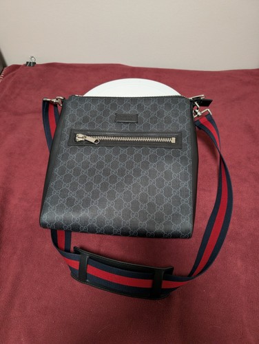 Gucci black small messenger - gucci,