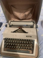 Machine A Écrire Érika Modèle 30 Avec Papier Année 70