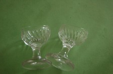 Ancien Rince Oeil en Verre sur Pied Verre Moulé Sciences Médicales X 2