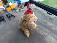 Singe mécanique tambour tôle en superbe état . Authentique peluche Carl + clef