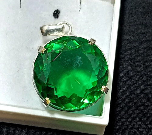 Pendentif pierres gemme - en,