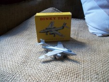 dinky toys  avion Vautour ref