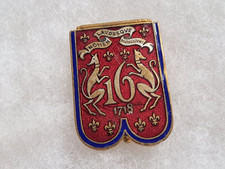 Un insigne militaire " 16° Rgt de Dragons ".