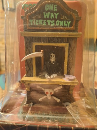 Lemax spooky town halloween - town,