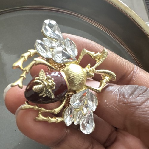 Broche abeille dorée - , en