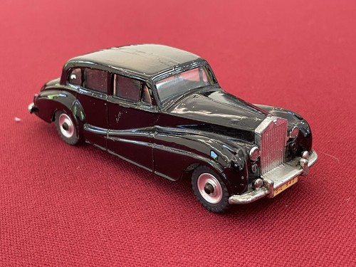 Voiture miniature dinky toys - voiture,