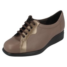 Chaussures En Cuir Lacées Gaby Pour Femmes En Taupe/Fauve Taille 4.5 4E Fit