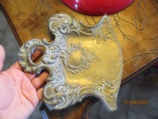 Ancienne Pelle a Ramasser les Miettes de Pain sur Table de repas Restaurant