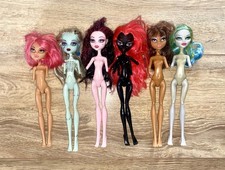 Lot de 6 poupées MONSTER HIGH