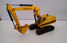 Engin 1/50 - JOAL Ref : 216 - Pelleteuse excavatrice Caterpillar 225
